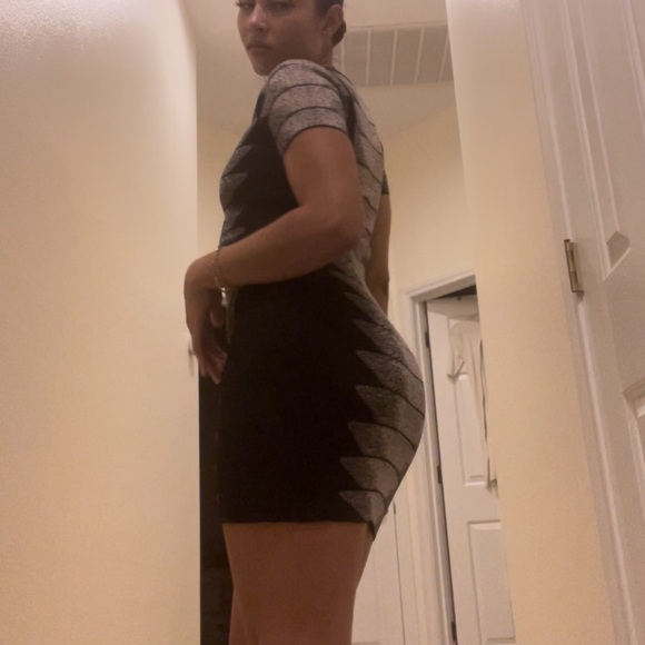 Short sleeve body on dress - Picture 2 of 11